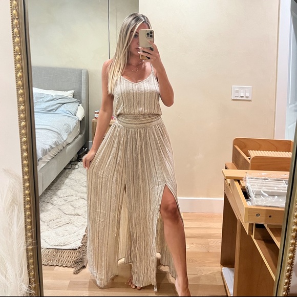 NWOT flowy maxi dress with slits - Picture 2 of 4